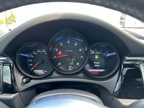 Used 2021 Porsche Macan AWD/4WD image 30