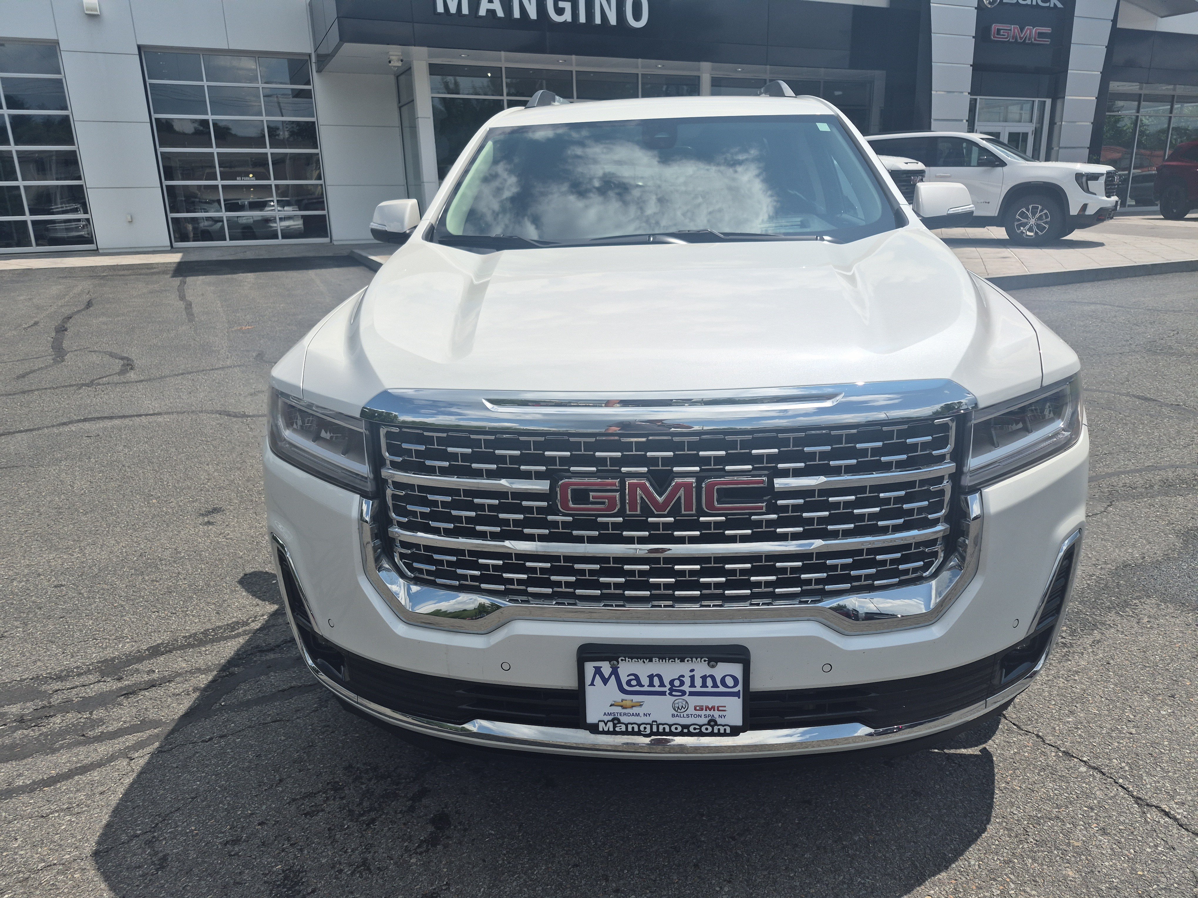 Used 2022 GMC Acadia Denali AWD/4WD image 8