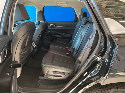 Used 2024 Kia Sorento S image 11