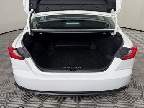 Used 2025 Toyota Camry SE FWD image 30