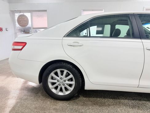 Used 2011 Toyota Camry XLE w/ SE/XLE Extra-Value Pkg image 7