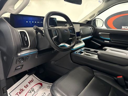 Used 2025 Ford Expedition Platinum AWD/4WD image 10