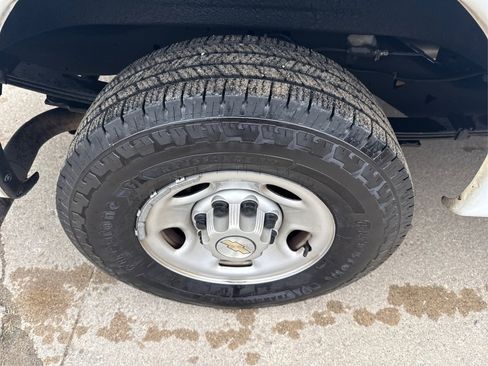 Used 2022 Chevrolet Express 2500 w/ Driver Convenience Package image 17