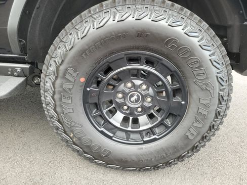 New 2026 Ford Bronco Badlands image 9