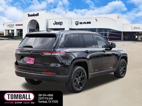 Used 2024 Jeep Grand Cherokee Altitude image 7