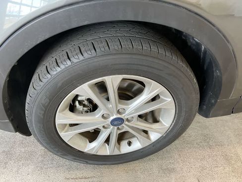 Used 2018 Ford Escape SEL image 10