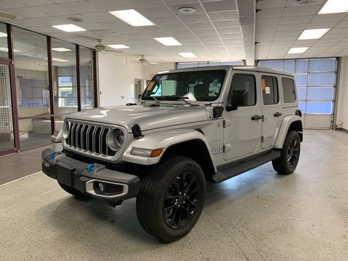 Used 2024 Jeep Wrangler Unlimited Sahara w/ Safety Group AWD/4WD image 2