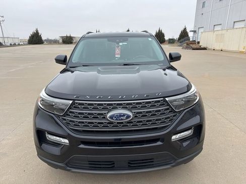 Used 2022 Ford Explorer XLT w/ Equipment Group 202A image 2