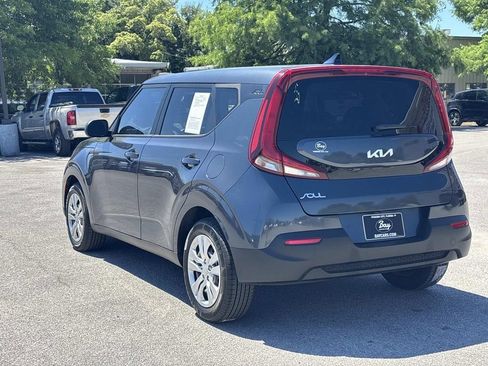 Used 2022 Kia Soul LX FWD image 3
