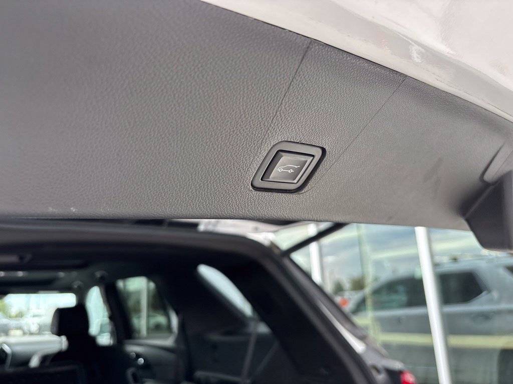 Used 2023 Chevrolet Traverse High Country AWD/4WD image 22