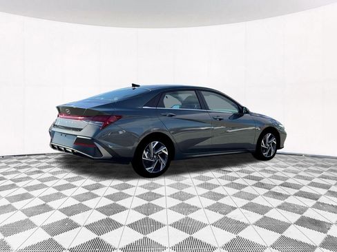 New 2025 Hyundai Elantra SEL image 13