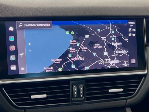 Used 2022 Porsche Cayenne Platinum Edition w/ Premium Package Plus image 13