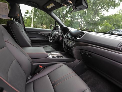 Used 2025 Honda Ridgeline TrailSport image 28
