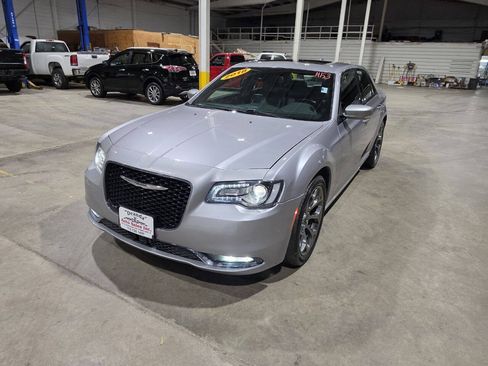 Used 2018 Chrysler 300 S w/ Safetytec Plus Group RWD image 3