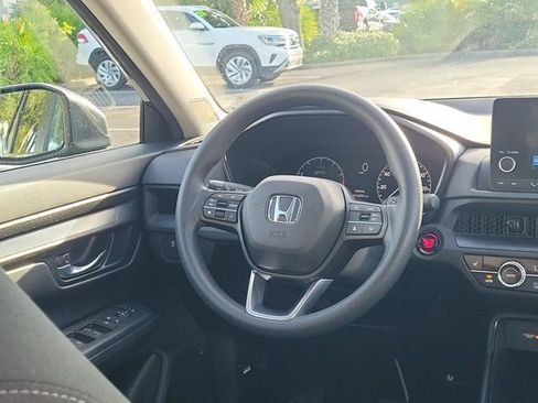Used 2025 Honda CR-V EX image 3