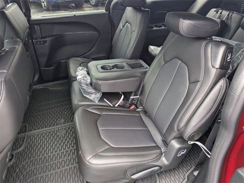 New 2026 Chrysler Pacifica Select image 23