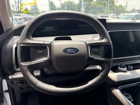 Used 2025 Ford Expedition Active AWD/4WD image 19