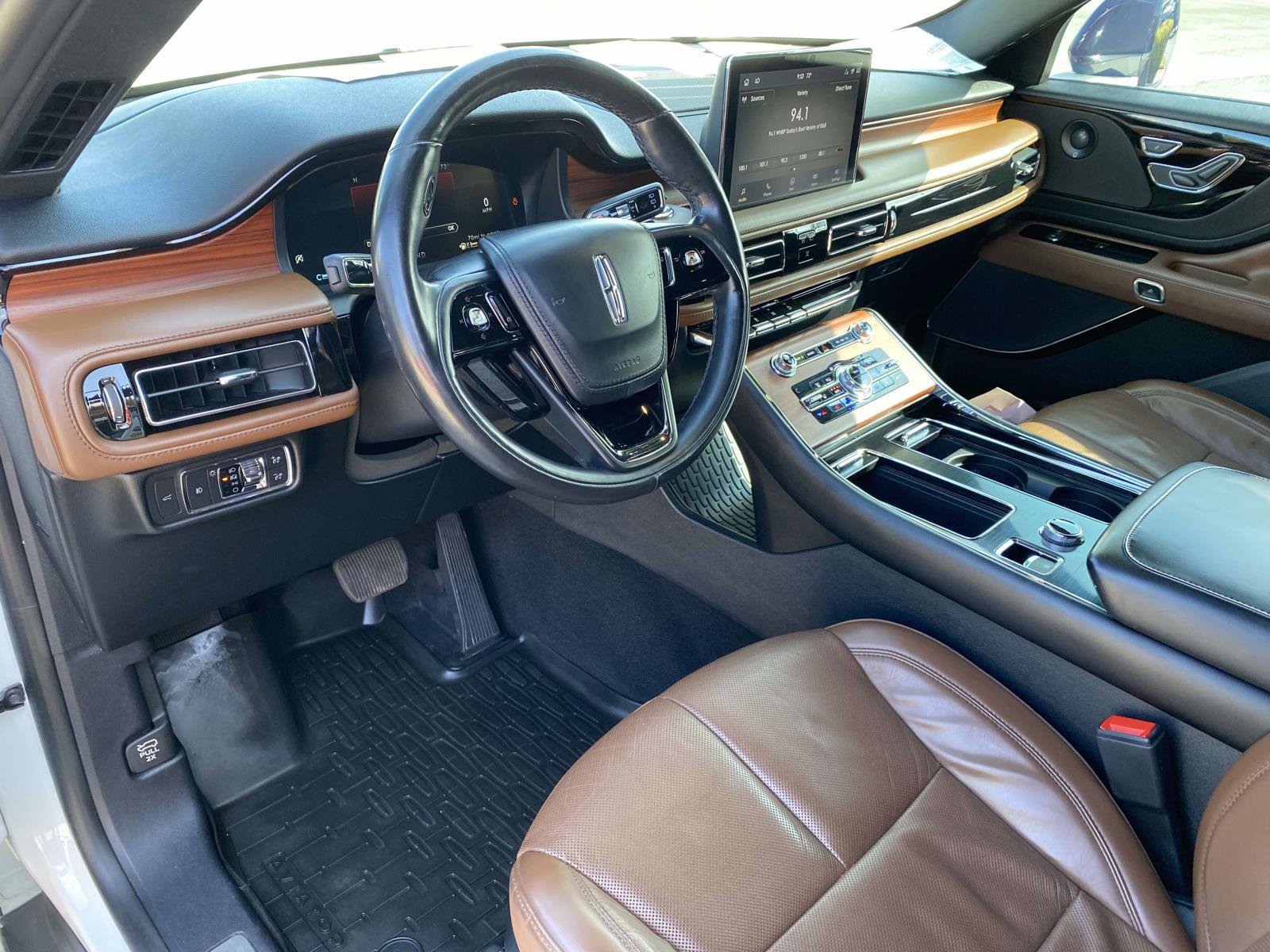 Used 2020 Lincoln Aviator Reserve w/ Elements Package Plus AWD/4WD image 13