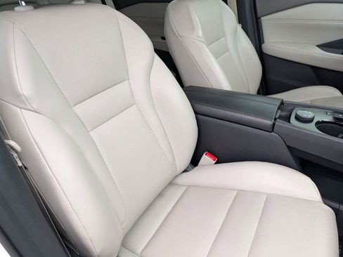 Used 2022 Nissan Rogue SV w/ SV Premium Package image 24