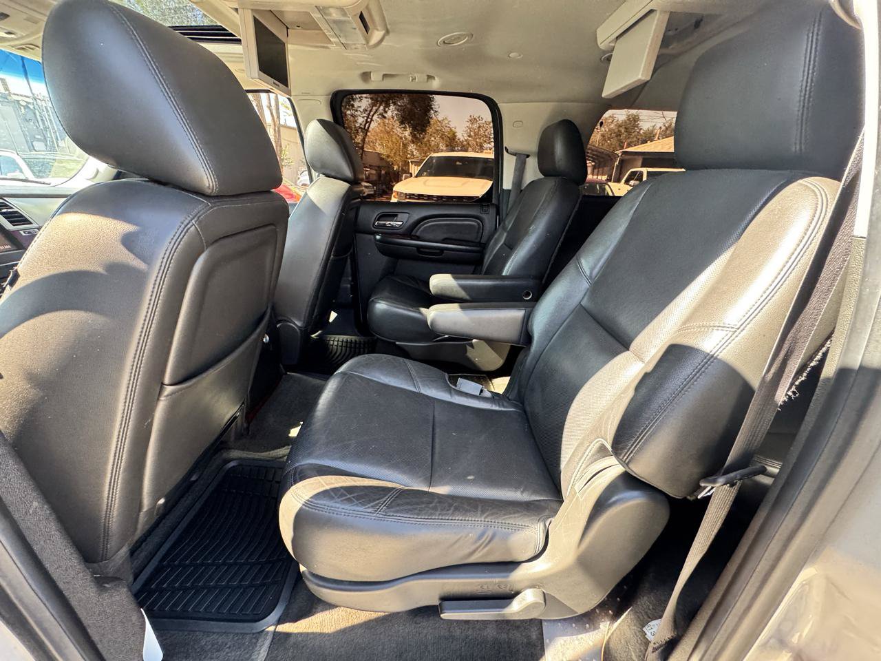 Used 2013 Cadillac Escalade ESV Premium AWD/4WD image 17