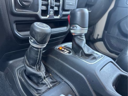 Used 2022 Jeep Wrangler Unlimited Sahara w/ Cold Weather Group image 12