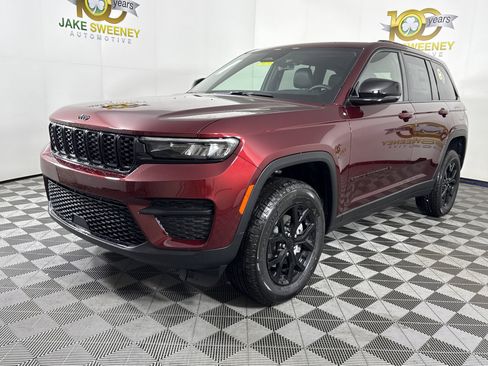 New 2025 Jeep Grand Cherokee Altitude image 4