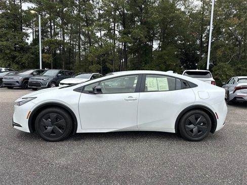 Used 2025 Toyota Prius LE image 7