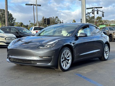 Used 2023 Tesla Model 3 Standard Range image 4