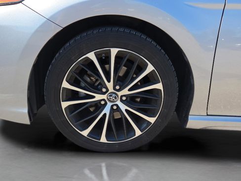 Used 2019 Toyota Camry SE FWD image 29