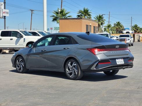 Used 2025 Hyundai Elantra Limited FWD image 6