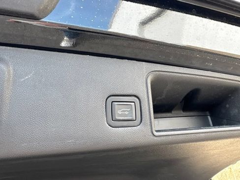 Used 2023 GMC Terrain SLE w/ Driver Convenience Package AWD/4WD image 11