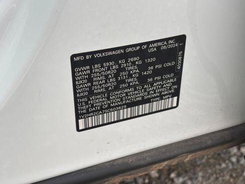 Used 2025 Volkswagen Atlas SE image 25