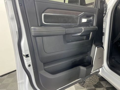 Used 2025 RAM 2500 Laramie AWD/4WD image 10