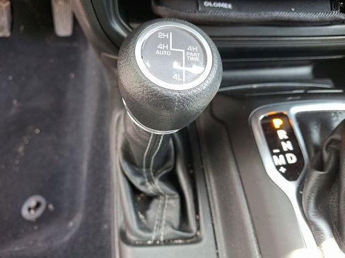 Used 2024 Jeep Wrangler Unlimited Sahara w/ Safety Group image 18