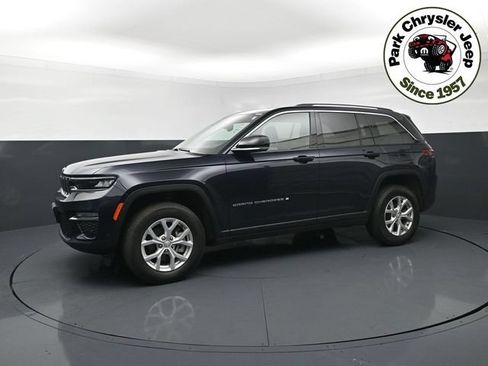 Used 2023 Jeep Grand Cherokee Limited w/ Luxury Tech Group II AWD/4WD image 2