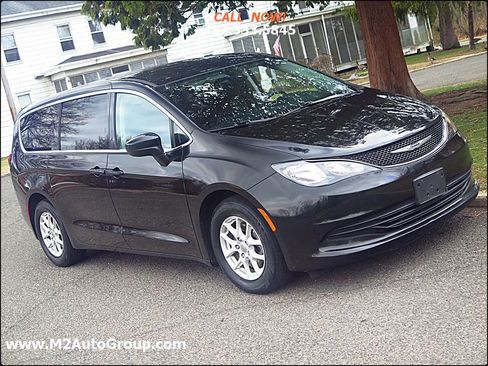 Used 2017 Chrysler Pacifica Touring image 19