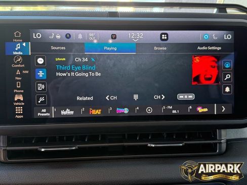 New 2025 Jeep Gladiator Sport AWD/4WD image 17