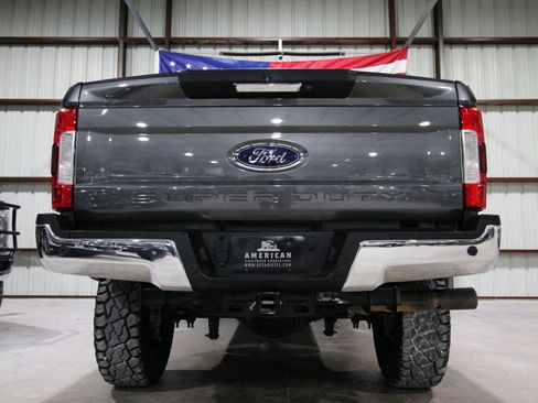 Used 2017 Ford F250 Lariat w/ Lariat Value Package AWD/4WD image 9