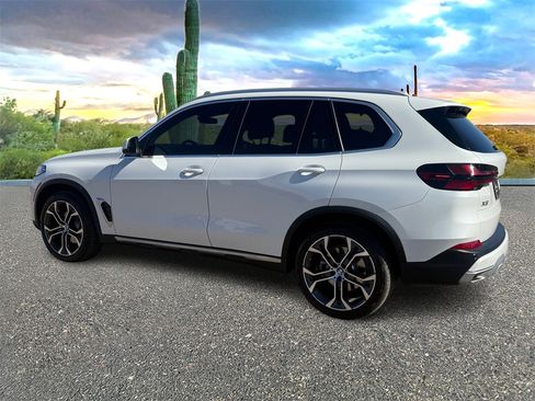 Used 2024 BMW X5 sDrive40i w/ Premium Package image 5