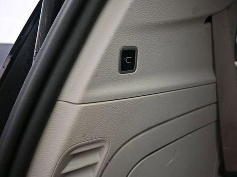 Used 2024 Chrysler Pacifica Select image 45