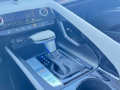 Used 2025 Hyundai Elantra Limited image 44