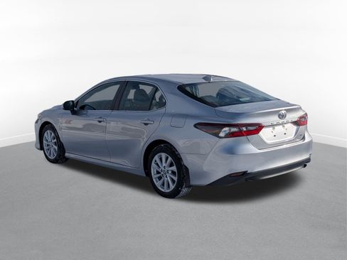 Used 2022 Toyota Camry LE image 4