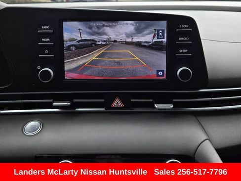 Used 2023 Hyundai Elantra SEL image 19