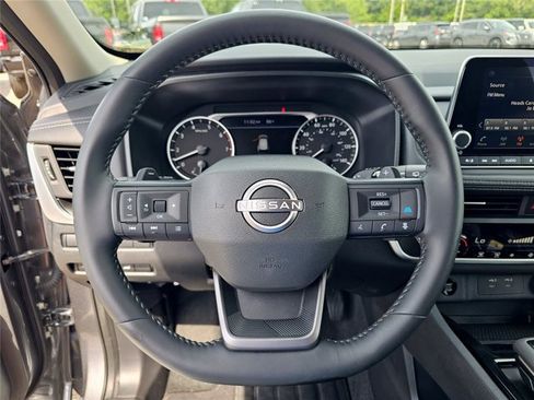 Used 2026 Nissan Rogue SV FWD image 18
