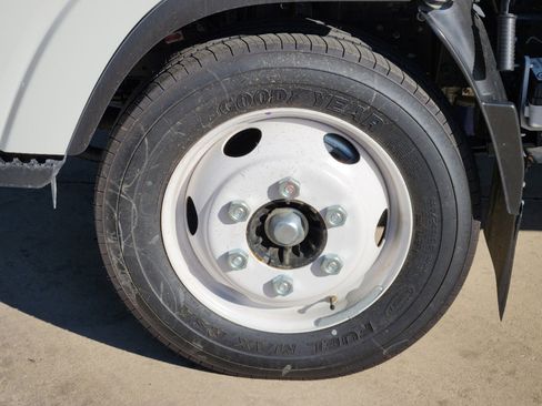 New 2024 Chevrolet Low Cab Forward image 17