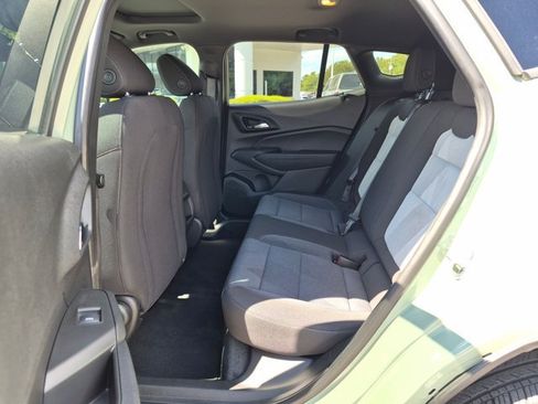 Used 2024 Chevrolet Trax RS w/ Sunroof Package FWD image 19