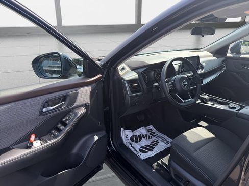 Used 2023 Nissan Rogue SV AWD/4WD image 19