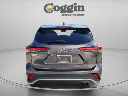 Used 2023 Toyota Highlander XSE FWD image 3