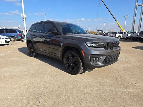Used 2022 Jeep Grand Cherokee Altitude image 6