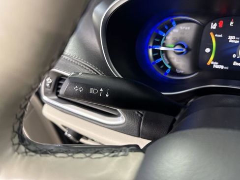 Used 2020 Chrysler Pacifica Limited w/ Advanced Safetytec Group FWD image 15